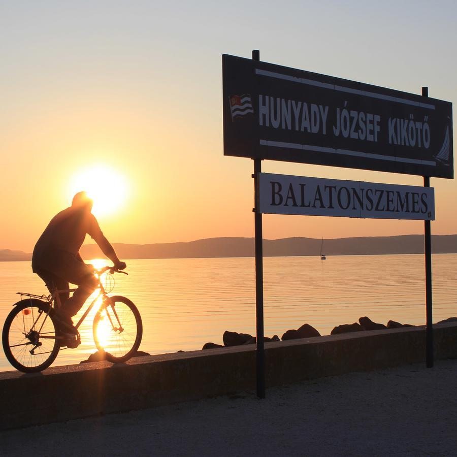 Blue Bike Hostel Balatonszemes Exterior photo